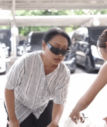 N2609150 ชายคนน นเอากระเป าของป าไป part 2