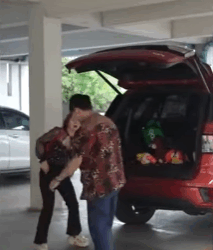 N3009363 เจอเด กขอความ วยเหล อในรถ part 2