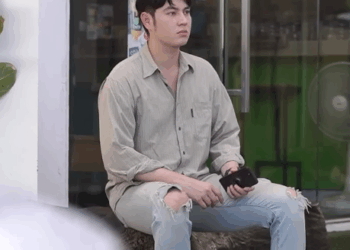 N0311447 ชายคนน นเอากระเป าของป าไป part 2