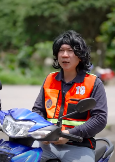 N2401541 นมอไซค ในตำนาน ไม ใครเอาเปร ยบเขาได part 2