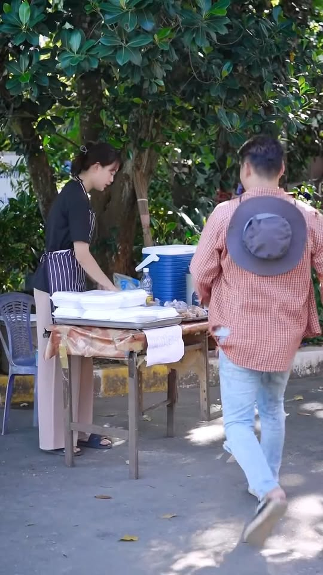 N0303936 แม าปากร าย ไม ยอมขายข าวให คนเก บขวด part 2