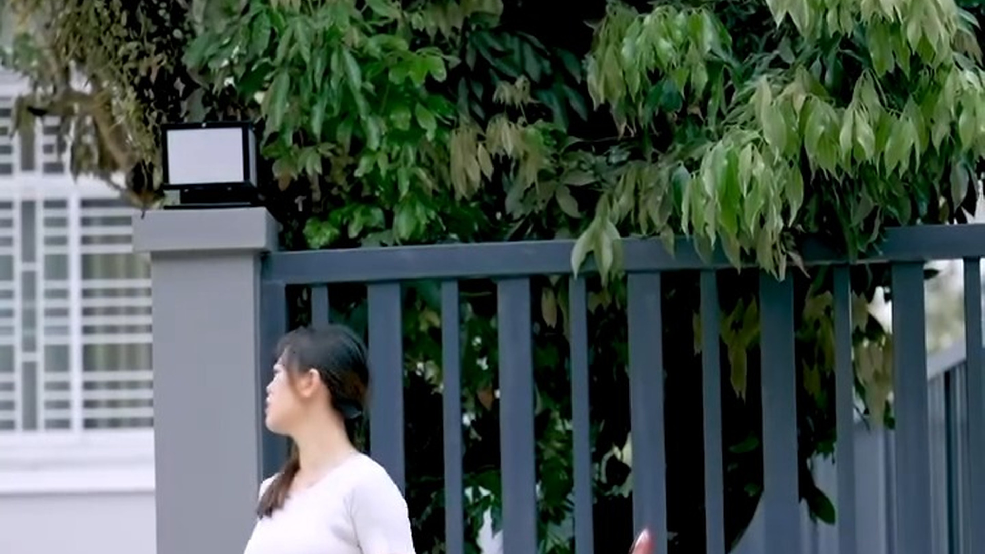 N0303697 เพ อนบ านน าคบ ฝากซ อของแล วบอกไม เอา part 2